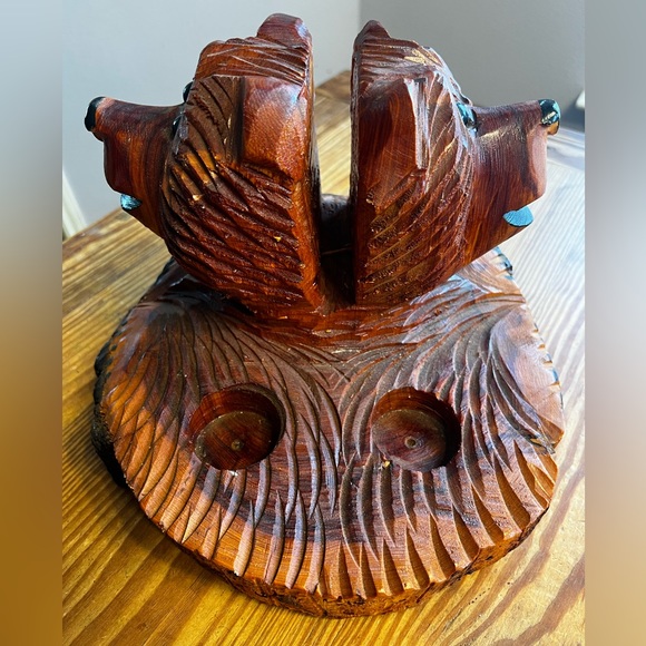 ๐ป ๐ป 2 BEARS CARVING SCULPTURE Handmade Chainsaw Napkin, Salt & Pepper Holder! - Picture 6 of 8